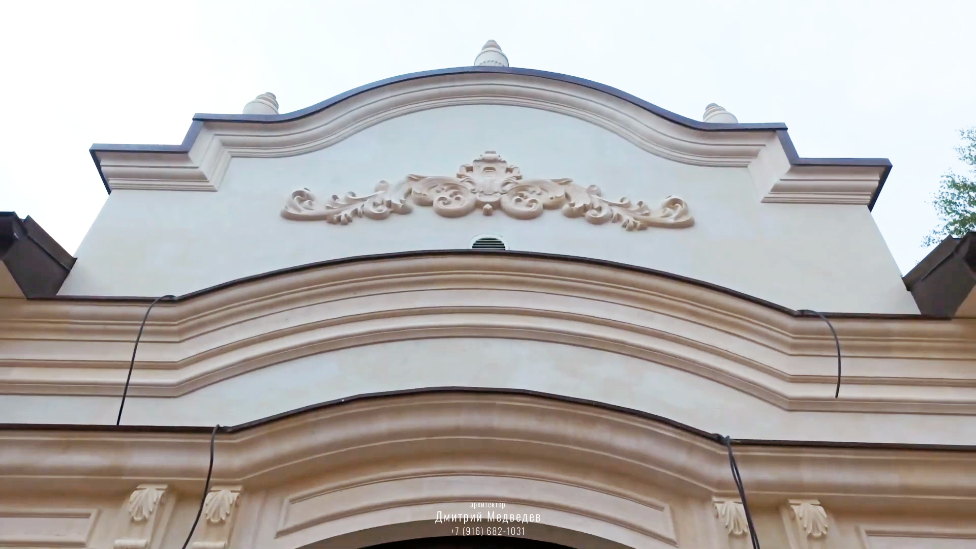 Важным фактором является легкость ухода за фасадом из натурального камня Важным фактором является легкость ухода за фасадом из натурального камня